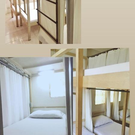 1 River Central Hostel Makati City Esterno foto