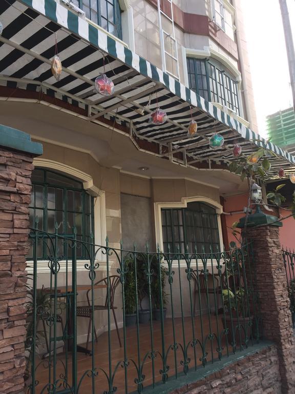 1 River Central Hostel Makati City Esterno foto